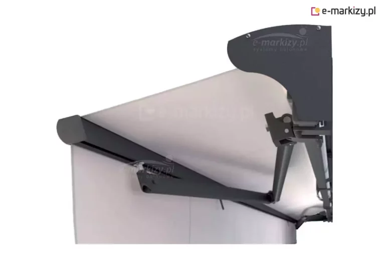 Markiza Jamaica Aluprof z grafitową konstrukcją oraz poszyciem i prostą falbaną z tkaniny akrylowej w odcieniach bieli zaprezentowana na białym tle.