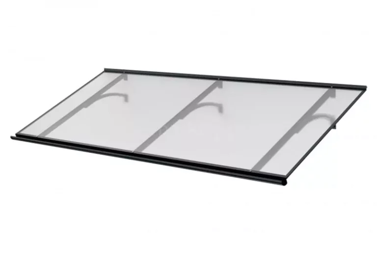 Płaski daszek nad duże drzwi Malaga XL mocowany do ściany na wspornikach z aluminium malowanego na kolor czarny, z czarną rynną odpływową oraz pokryciem z przejrzystej płyty poliwęglanowej.