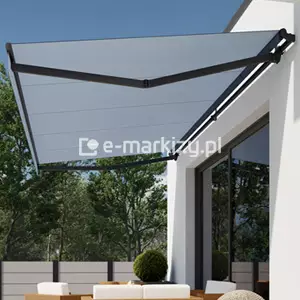 Markiza tarasowa Australia Selt na kwadratowej belce nośnej z jasnoniebieską tkaniną