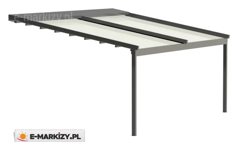 Zdjęcie przedstawia pergolę przyścienną SQUARE w wersji podwójnej (2-modułowej), z dachem tkaninowym rozpiętym na całej szerokości konstrukcji. System oparty jest na aluminiowych słupach skrajnych oraz środkowej prowadnicy dachowej, która usztywnia konstrukcję i zapewnia równomierne napięcie tkaniny. Taka konfiguracja umożliwia zadaszenie dużych przestrzeni tarasowych bez konieczności stosowania trzeciego słupa do szerokości 600 cm, co podnosi funkcjonalność i estetykę zabudowy. Modułowa konstrukcja umożliwia dalszą rozbudowę o osłony boczne lub automatykę pogodową.