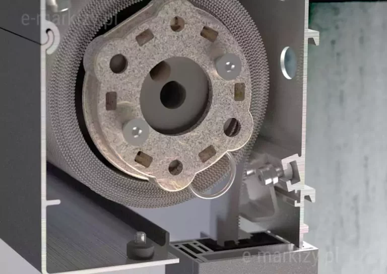 Trójwymiarowy przekrój techniczny wnętrza kasety refleksola Ziiip 120 Selt, prezentujący zaawansowany mechanizm napędowy i system prowadzenia tkaniny. Na grafice widoczny jest aluminiowy profil obudowy w kolorze szarym, wewnątrz którego znajduje się rura nawojowa z nawiniętą gęstą, szarą tkaniną techniczną o wyraźnej strukturze. Kluczowym elementem ujęcia jest boczny mechanizm mocujący z metalową tarczą o nieregularnym kształcie, przykręconą śrubami imbusowymi. Widoczne są również detale konstrukcyjne, takie jak uszczelki, elementy dystansowe oraz system zamków profilowych, które umożliwiają stabilny montaż i płynną pracę rolety. Przekrój ukazuje precyzyjne dopasowanie wszystkich komponentów wewnętrznych, co podkreśla wysoką jakość wykonania systemu osłonowego.