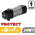 Silnik Somfy umieszczony na białym tle. W prawym górnym rogu symbol elektryczności umieszczony w czarnej prostokątnej ramce z zaokrąglonymi rogami oraz napisem wewnątrz pod błyskawicą "230V". Poniżej po lewej symbol marki Somfy, a nad nim napis czerwoną czcionką "Protect". W prawym dolnym rogu na szarym tle napis "J4WT".