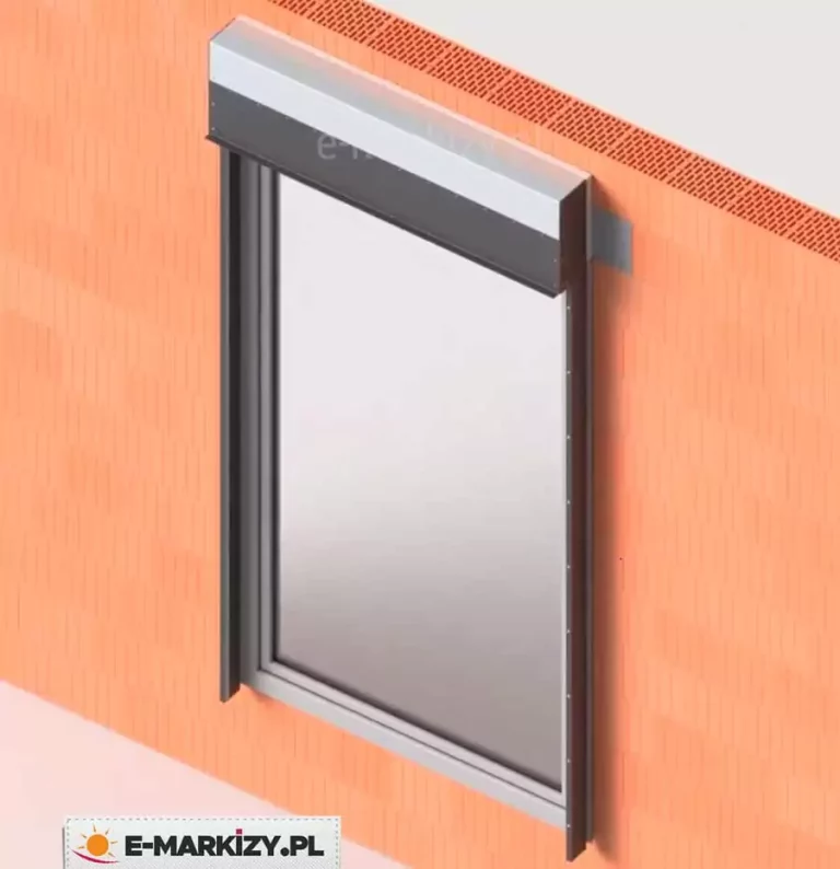 Schematyczna prezentacja przygotowanego systemu podtynkowego do żaluzji fasadowej, ze zwiniętym do kasety pakietem lamel. Na ścianie z pustaka ceramicznego widoczna aluminiowa kaseta montażowa oraz prowadnice boczne po lewej i prawej stronie wnęki. Górna część muru zabezpieczona siatką pod warstwę tynku i docieplenia. System przeznaczony do montażu zewnętrznych osłon przeciwsłonecznych z pełną integracją z elewacją — niewidoczna kaseta, estetyczne prowadnice, kompatybilność z nowoczesnym budownictwem energooszczędnym.