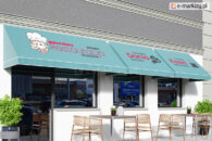 Potrójna markiza koszowa trójkątna z nadrukiem reklamowym restauracji Mała Polinka z hasłami reklamowymi Smaczne Dania oraz Pyszna Kawa
