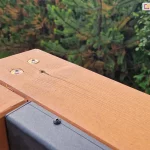 Łączenie naroża belek konstrukcji drewnianej pergoli za pomocą wkrętów ciesielskich i listwa montażowa dachu