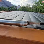 Silnik układu przesuwnego połączony z dachem SB400MD w pozycji złożonych paneli aluminiowych