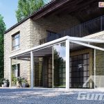 Zadaszenie tarasu Gumax Glas rozbudowane o szklane ściany przesuwne tworzy elegancki klasyczny ogród zimowy w jasnej kolorystyce