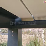 Pergola SB350 z złożonym zadaszeniem panelowym i rynną odpływową