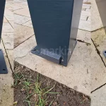 Słupy i stopy podporowe pergoli SB350 z odpływem zamontowanym z boku