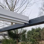 Szkielet konstrukcji pergoli aluminiowej SB350 i montaż lameli w otworach