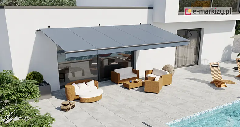 Nowoczesna markiza tarasowa Australia marki Selt w kolorze szarym, zamontowana nad tarasem z kompletem mebli ogrodowych przy basenie, zapewnia elegancki cień i komfortowy wypoczynek na świeżym powietrzu.