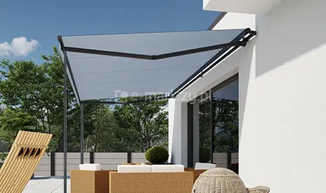Podpory wspomagające zamocowane do belki przedniej markizy Australia Selt, zapewniające dodatkową stabilność konstrukcji na przestronnym, słonecznym tarasie.