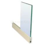 Szklany panel przesuwny z aluminiowym profilem w kolorze kremowo-białym