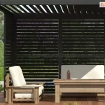 Antracytowy panel żaluzjowy z aluminiową ramą do pergoli Gloria. Ruchome listewki zapewniają kontrolę światła i zwiększają prywatność użytkowania.