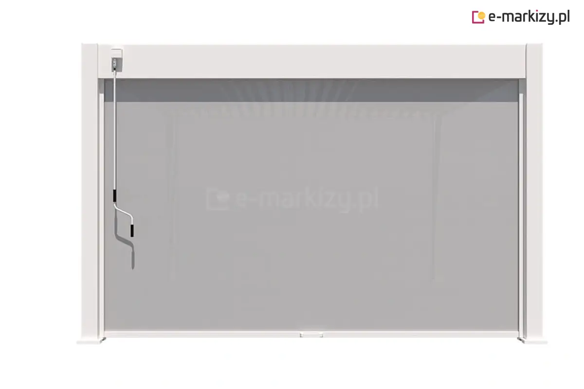 Biała konstrukcja pergoli Marlo z boczną roletą refleksol – ochrona prywatności i stylowe wykończenie.