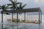 Pergola tarasowa Rubio o długości 8 metrów, wykonana z trwałego aluminium w odcieniu grafitowym, z dachem z regulowanych lameli i oświetleniem LED. Zlokalizowana przy basenie w otoczeniu palm, tworzy przestronną strefę relaksu i jadalnię na świeżym powietrzu. Nowoczesna ochrona przeciwsłoneczna i elegancki design.