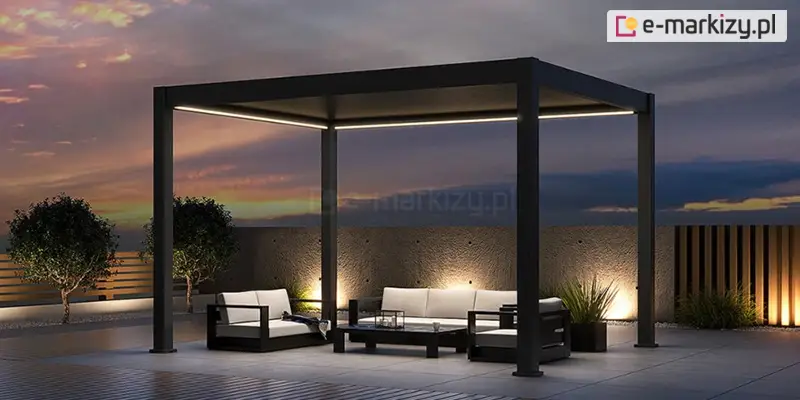 Pergola automatyczna Rubio w kolorze antracytowym z wbudowanym oświetleniem LED, ustawiona na nowoczesnym tarasie o zachodzie słońca. Konstrukcja aluminiowa tworzy elegancką strefę relaksu z meblami wypoczynkowymi, otoczoną roślinami i nastrojowym światłem, idealną do wieczornego odpoczynku na świeżym powietrzu.