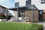 Duża pergola lamelowa Rubio Soft z dwoma niezależnymi dachami sterowanymi ręcznie i trzema przednimi podporami, tworząca nowoczesne zadaszenie na przestronnym tarasie; w tle nowoczesny dom z dużymi przeszkleniami i zadbany ogród.