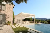 Wolnostojąca Tarasola Essential nowoczesna pergola lamelowa przy basenie z jedną boczną roletą tworząca zacieniony taras wypoczynkowy